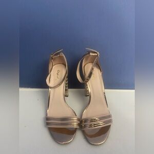 Quipid Metallic Rose Gold Block Ankle Strap Stripes Heels 4” size 9